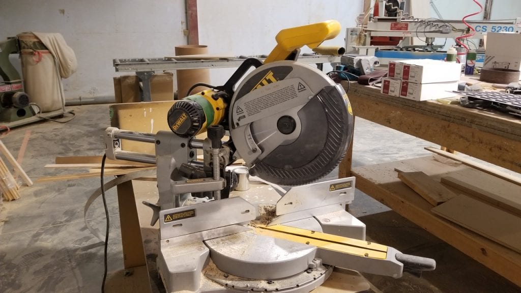 DEWALT DW708 12-Inch Double-Bevel Sliding Compound Miter saw
